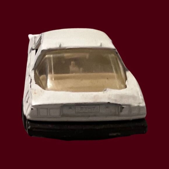 1979 MATCHBOX NO.31-D MAZDA RX-7 WHITE BODY, MAZDA RX-7 BASE THIN STRIPE CAR - Picture 3 of 6